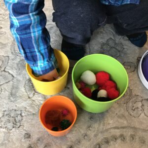 Pom pom sorting toddler pom pom activity fund other activities easy toddler activity cheap toddler activity Busy toddler 