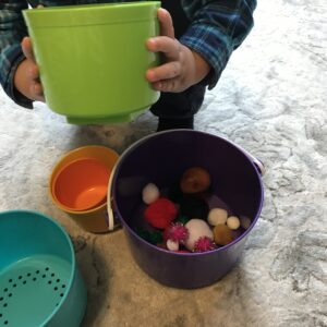 Pom pom sorting toddler pom pom activity fund other activities easy toddler activity cheap toddler activity Busy toddler 