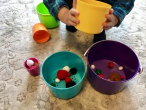 Pom pom sorting toddler pom pom activity fund other activities easy toddler activity cheap toddler activity Busy toddler 