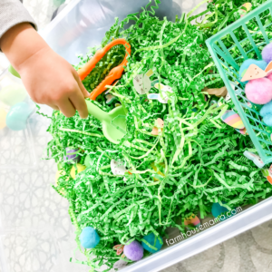 EASTER SENSORY BIN, EASTER SENSORY BIN FOR TODDLERS, EASTER SENSORY BIN FOR PRESCHOOLERS, EASTER SENSORY ACTIVITY, EASY EASTER ACTIVITY, EASY EASTER SENSORY BIN